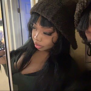 Meet your Posher, Izzy.sylvestre